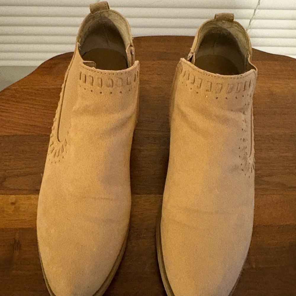 Carlos By Carlos Santana Tan Ankle boots 9.5
